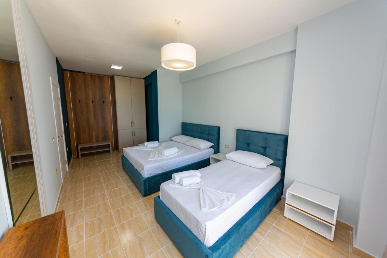 Ponari S Hotel Kryemëdhej Екстериор снимка