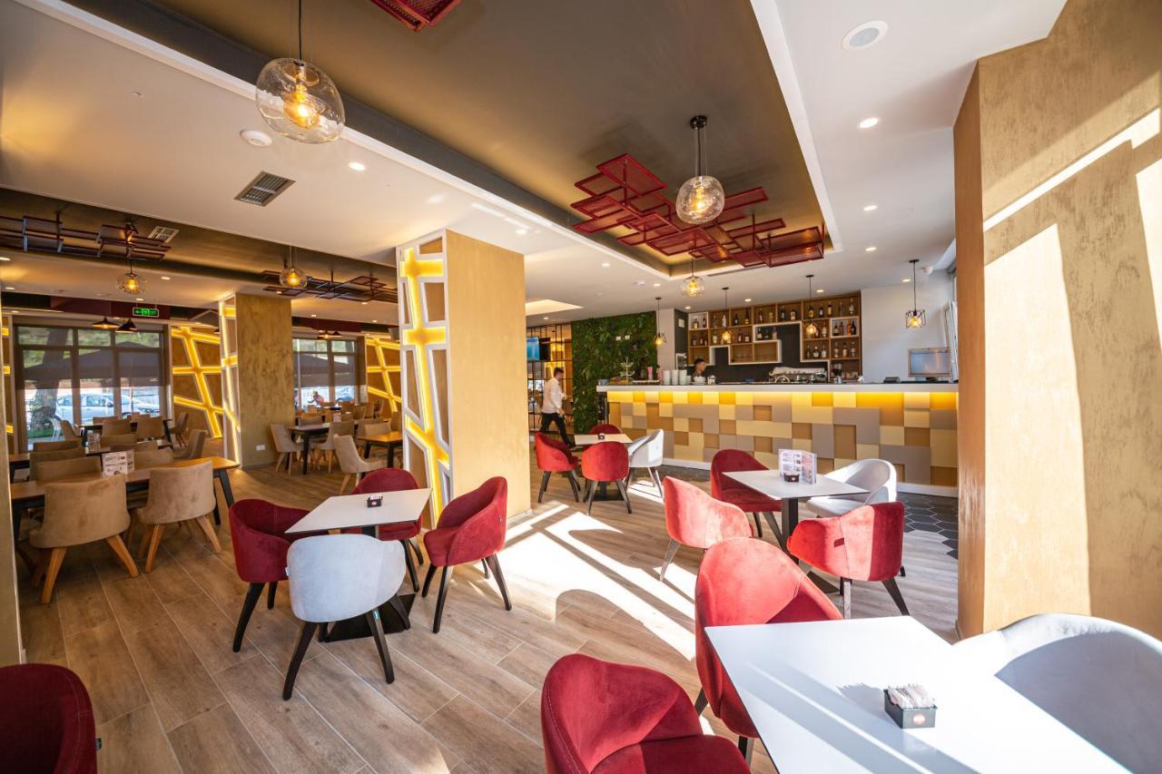 Ponari S Hotel Kryemëdhej Екстериор снимка
