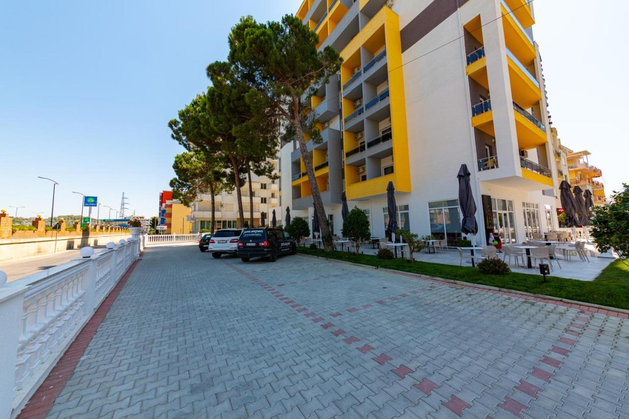 Ponari S Hotel Kryemëdhej Екстериор снимка