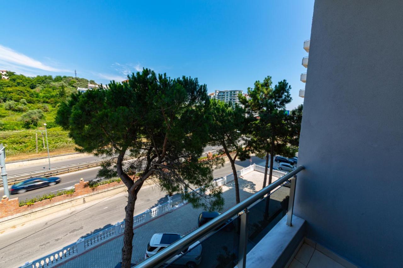 Ponari S Hotel Kryemëdhej Екстериор снимка