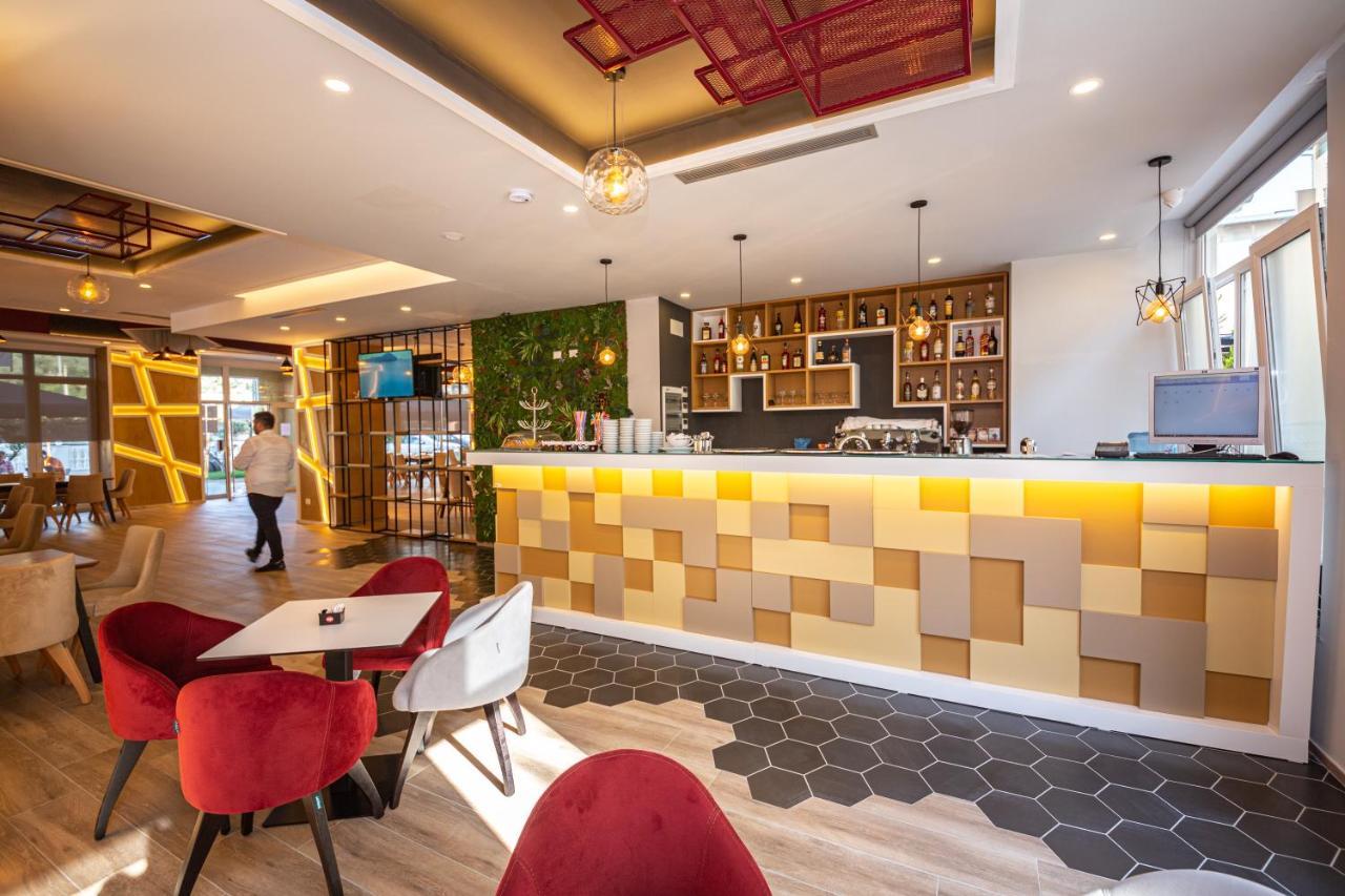 Ponari S Hotel Kryemëdhej Екстериор снимка