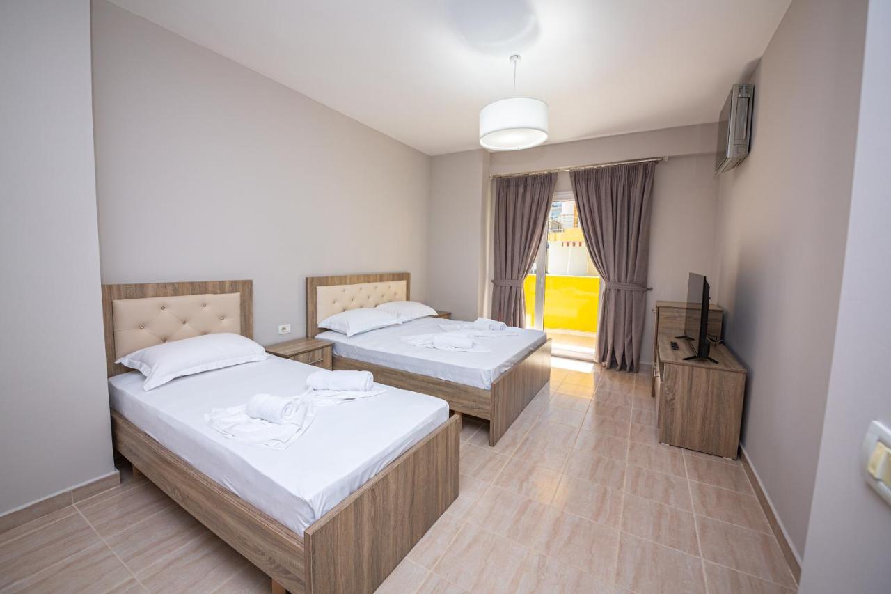 Ponari S Hotel Kryemëdhej Екстериор снимка