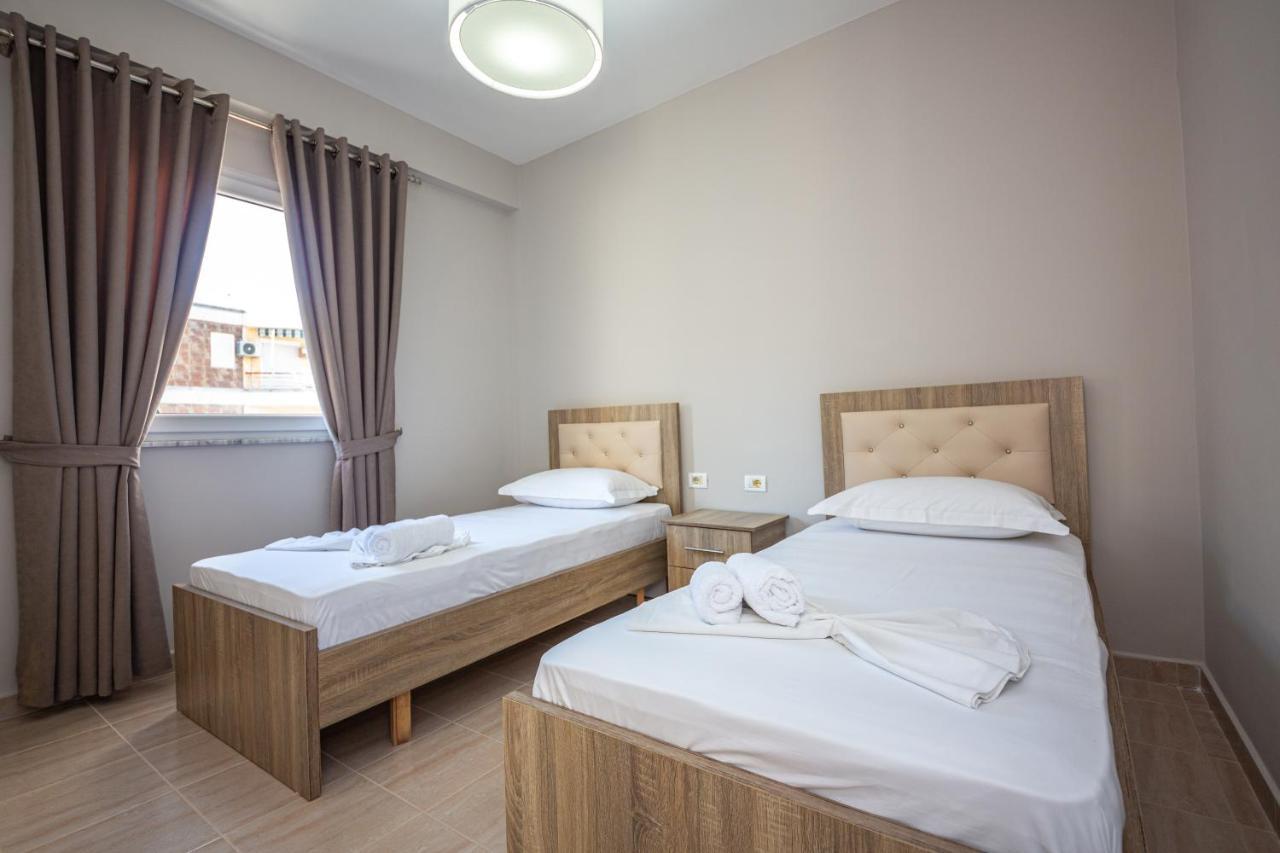 Ponari S Hotel Kryemëdhej Екстериор снимка